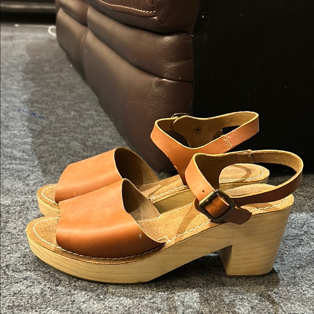 Urban Outfitters Tan Leather Sandals